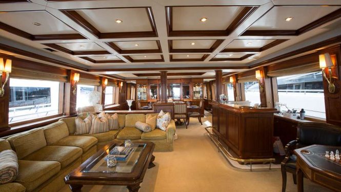 Spacious saloon with classic decor