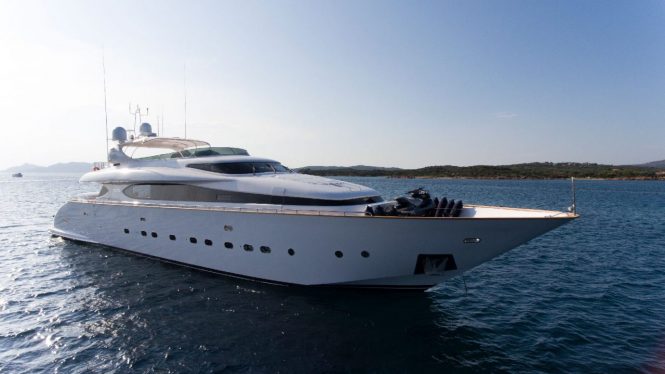 Luxury yacht AMAYA