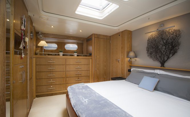 Comfortable luxury guest cabin