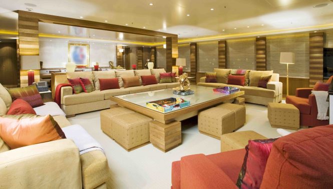 Large saloon with plenty of seating