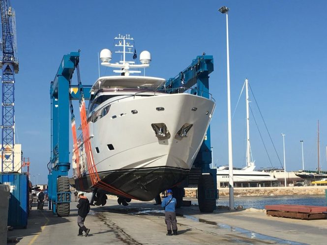Motor yacht BANDAZUL