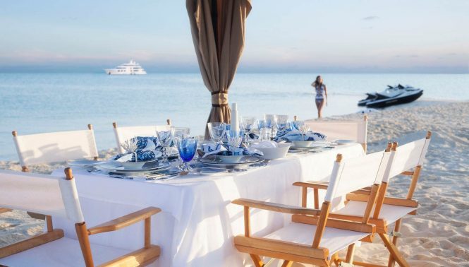 luxurious beach dining set up
