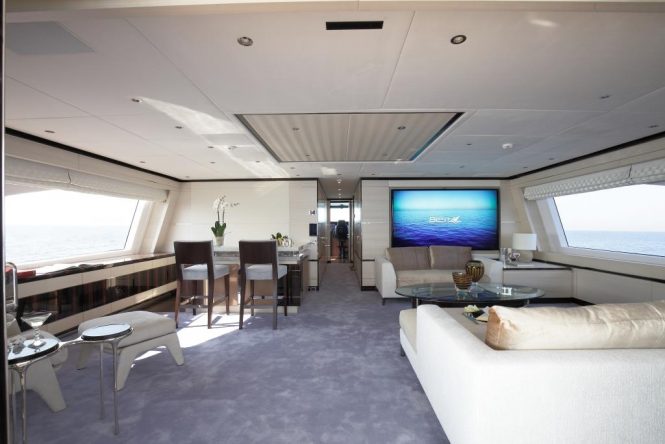 Saloon with plenty of areas to relax and socialise