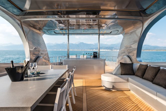 Flybridge alfresco dining area