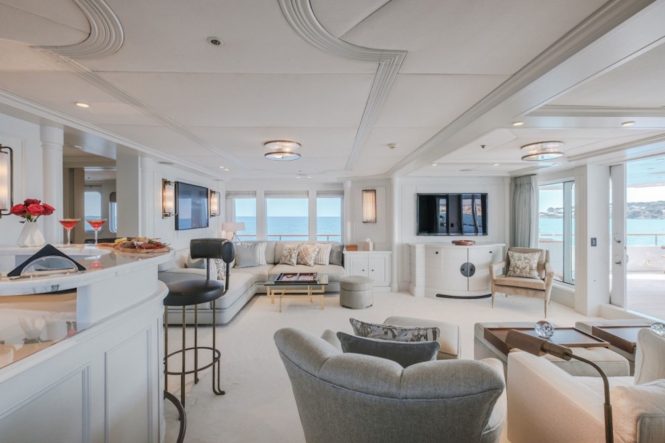 Beautiful and elegant saloon with a bar