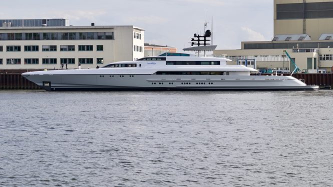 Dragonfly undergoes refit at Lurssen.- Photo DrDuu