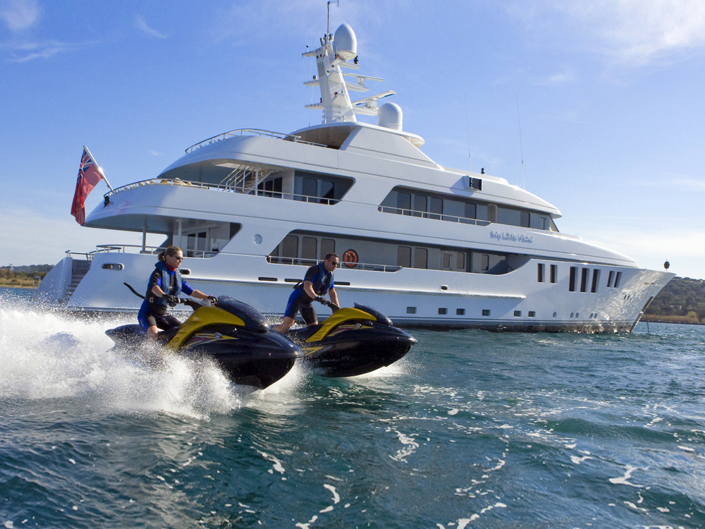 MY LITTLE VIOLET superyacht with Water toys — Yacht Charter ...