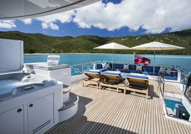 Sundeck Jacuzzi and spa