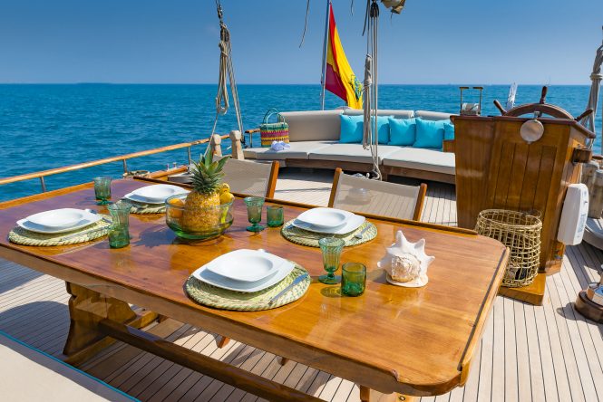 Alfresco dining on deck