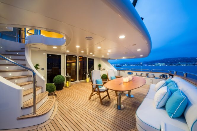 Aft deck with comfortable seating