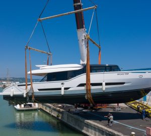 Motor yacht EXTRA 86 Fast hits the water