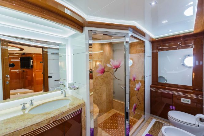 En suite master bathroom