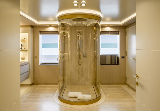 Luxurious owner ensuite bathroom