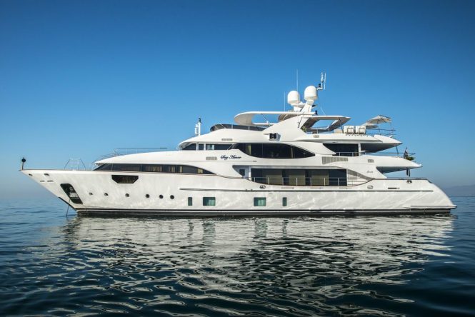Luxury charter yacht SOY AMOR