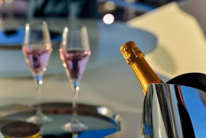 Pre-dinner drinks and relaxing luxurious atmosphere on board