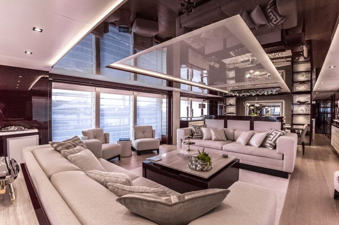 Spacious saloon with elegant dining area