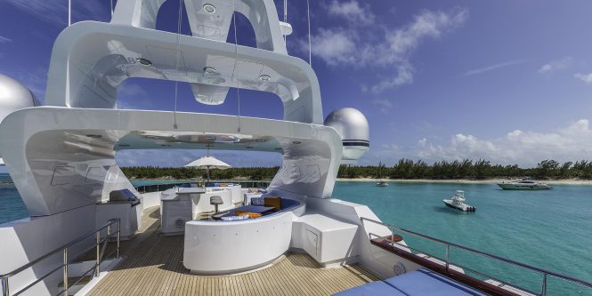 sundeck with jacuzzi