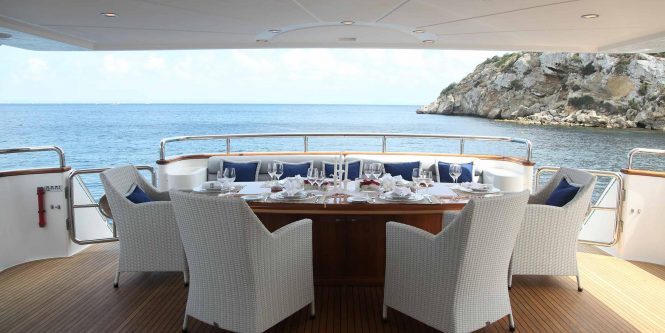 Aft deck alfresco dining