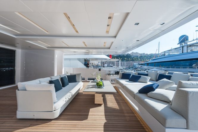 Aft deck with seating