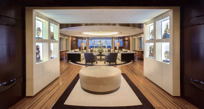 Fabulous and spacious saloon