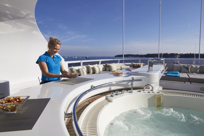 Jacuzzi on board with a bar