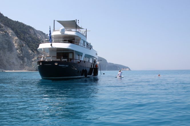 HAPPY DAY aft view with a kayak