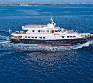 In review: Classic motor yacht Happy Day - Fantastic Family Charters in Greece