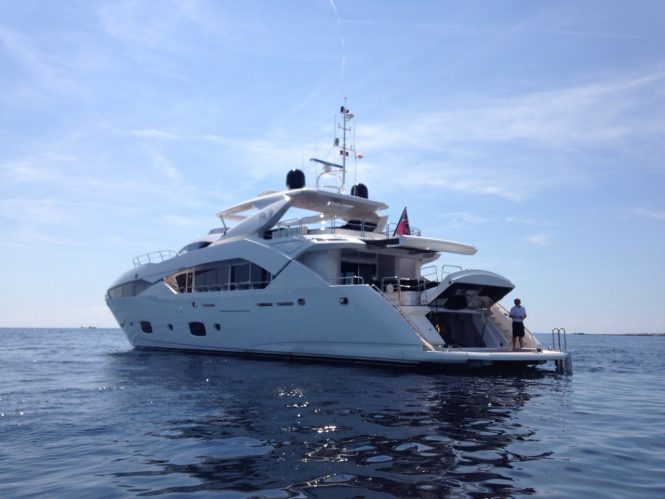 No.9 of London motor yacht
