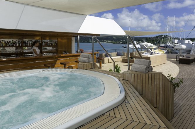 On board Jacuzzi and a fully equipped exterior bar