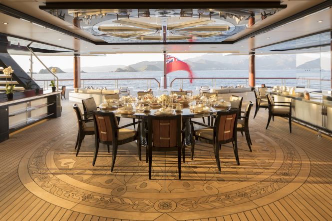 Bridge deck aft (© Imperial Yachts)