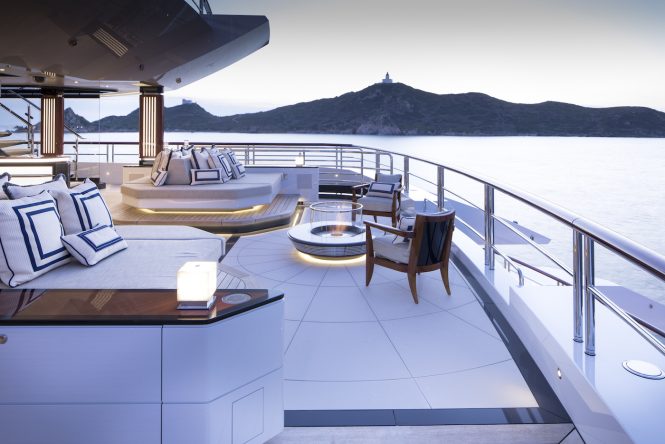  Upper deck aft (© Imperial Yachts)