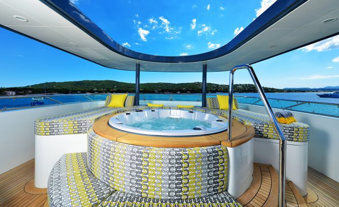 sun deck Jacuzzi