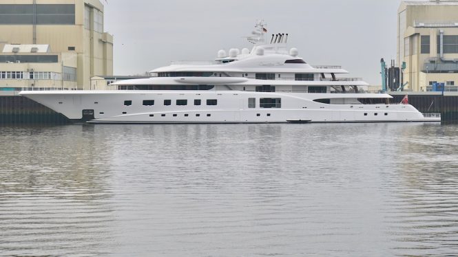 Superyacht QUANTUM BLUE arriving at Lurssen - Photo DrDuu