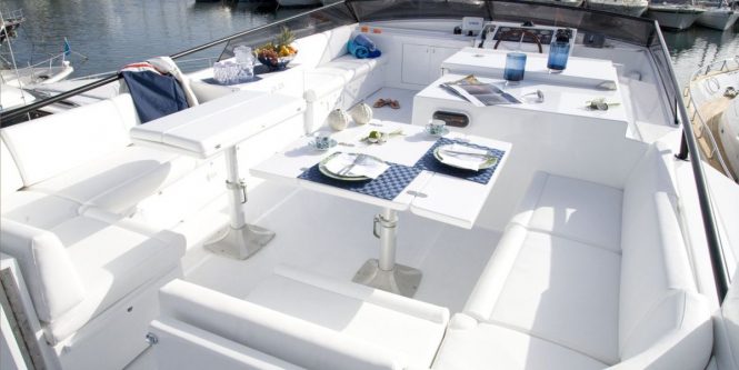 Flybridge with plenty of seating and space to relax