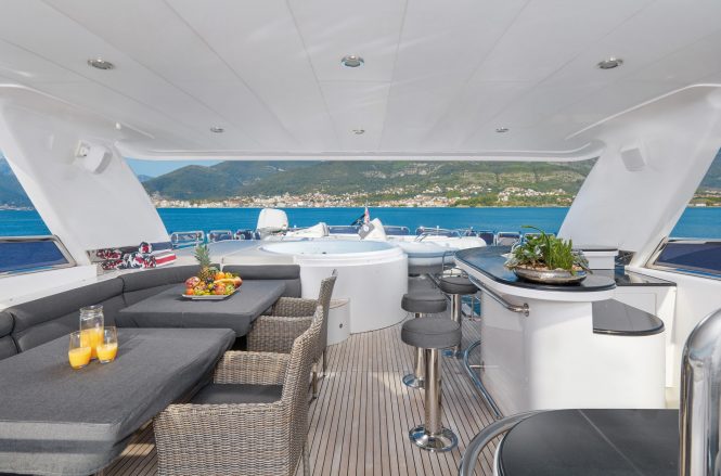 Sun deck with Jacuzzi