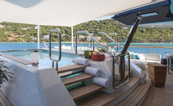 The contra-flow swimming pool