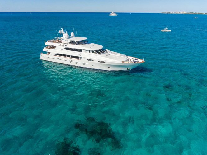 Motor yacht TCB in the Bahamas