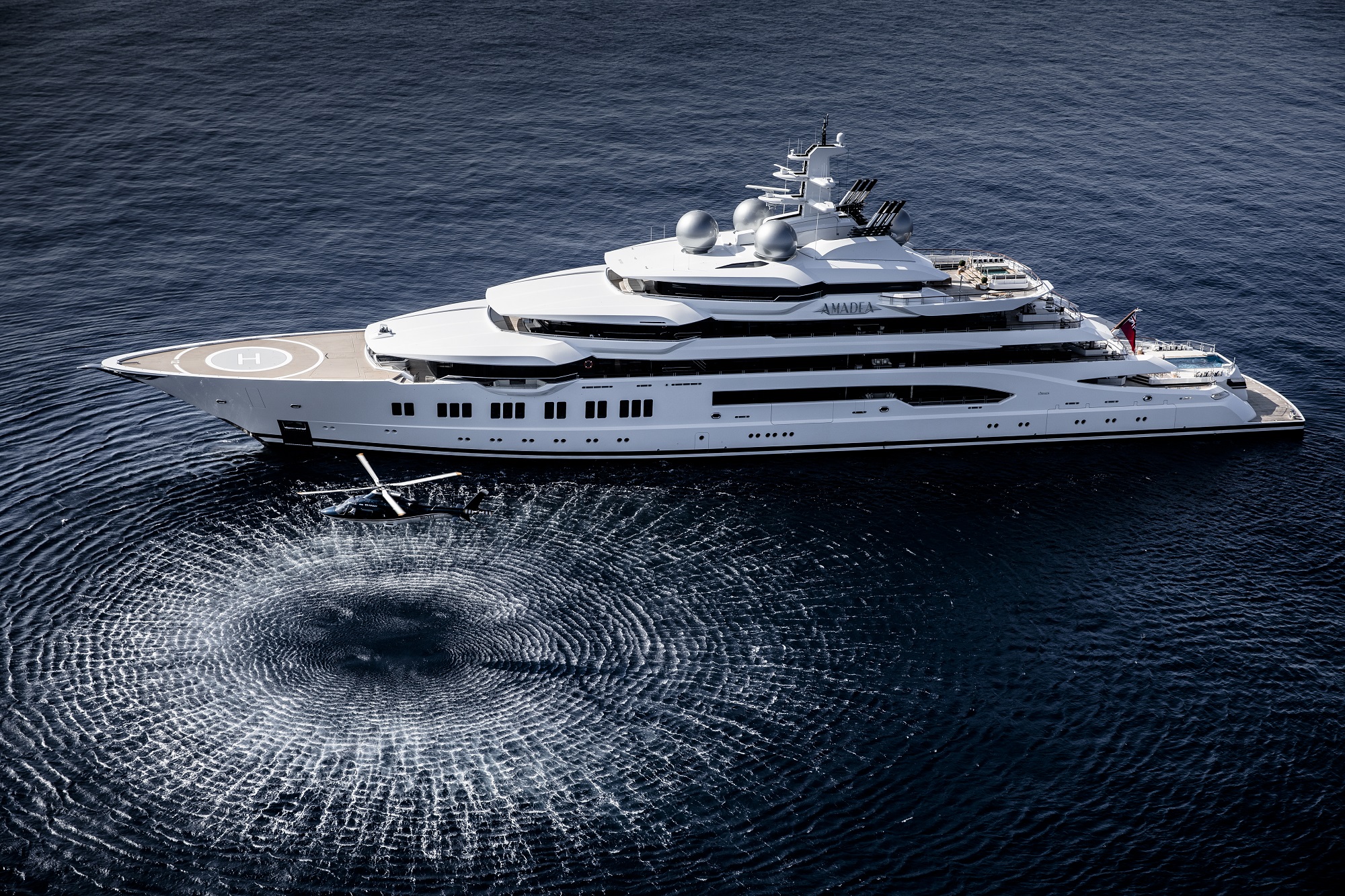 yacht charter with helicopter
