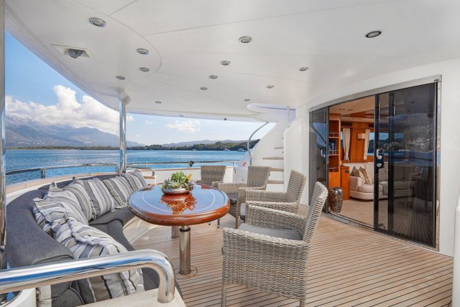 Aft deck with alfresco dining area