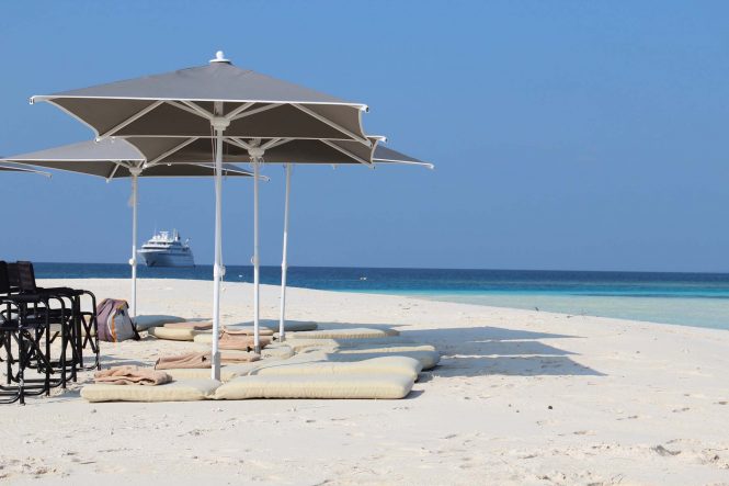 LAUREN L - sunbathing in style