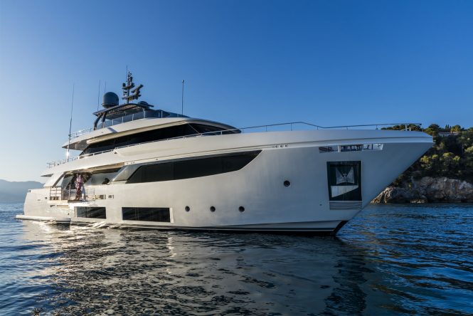Navetta 33 Custom Line by Ferretti - sistership