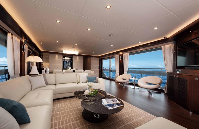 main saloon - sistership - Photo © Horizon