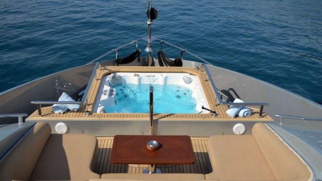 Jacuzzi on the foredeck