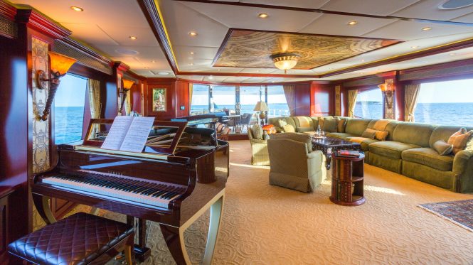 Spacious saloon with a piano for a relaxing atmosphere