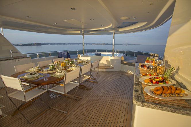 Alfresco dining on board