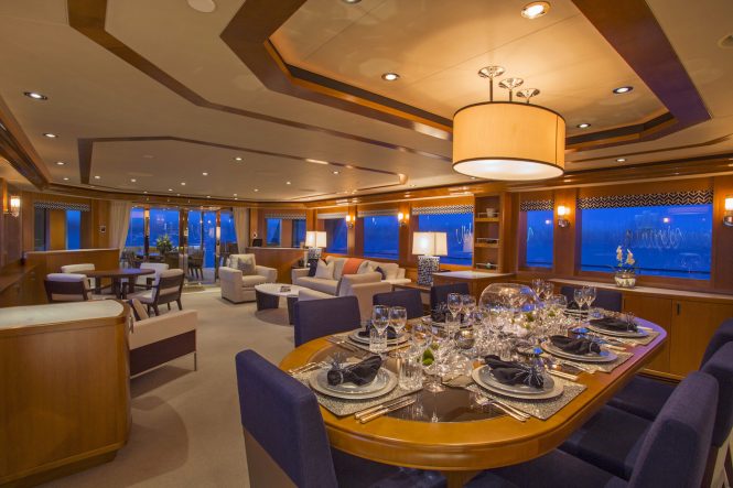 Spacious saloon with elegant and welcoming look