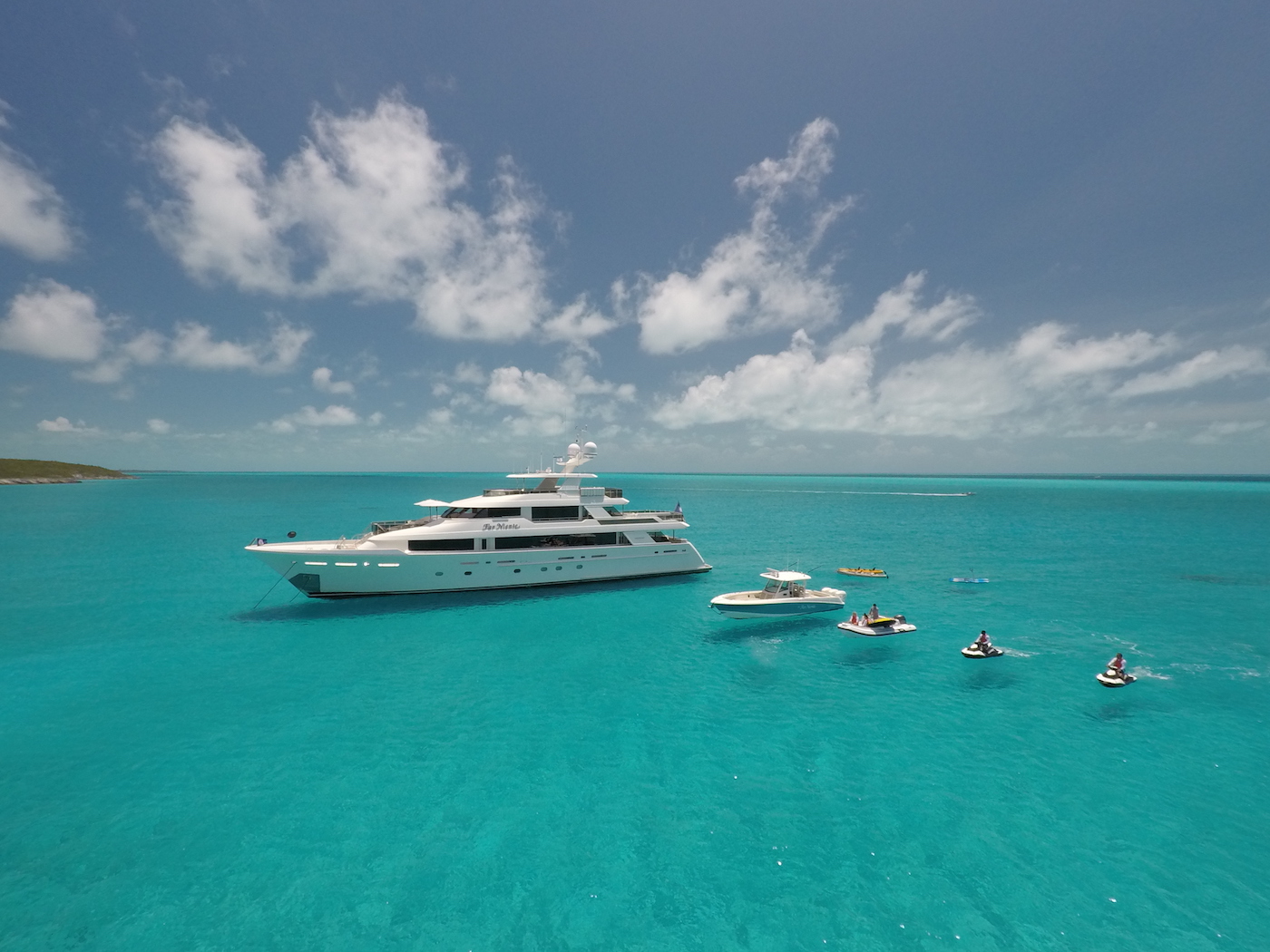 The American luxury charter yachts over 35 metres heading for paradise