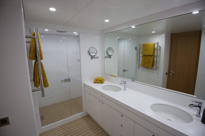 master bathroom - image © Bianca Cook