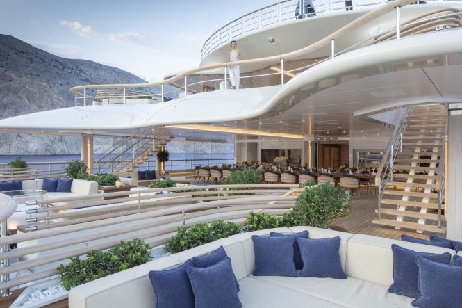 Exterior decks (Bridge and Owner) © Guillaume Plisson for Imperial