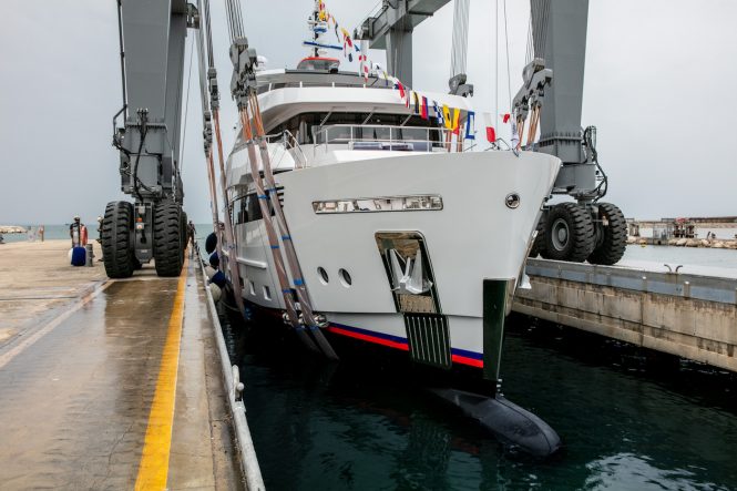 Motor yacht Crowbridge hits water in Italy - Photo CdM